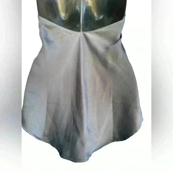 ASTR THE Label women’s charcoal gray backless satin top sz small NWT - Picture 3 of 7